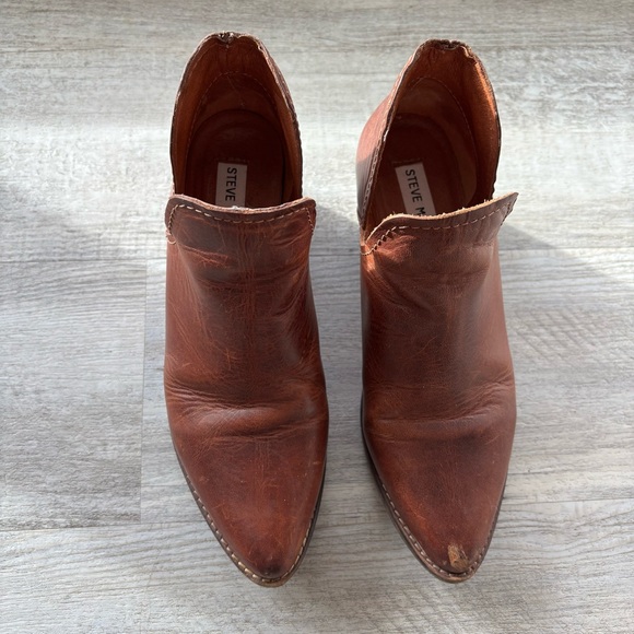 Steve Madden women's brown leather Austin bootie - Picture 2 of 11